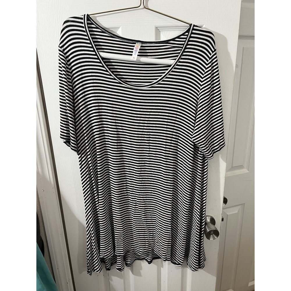 Lularoe Plus Size Tunic Top Size 3X‎ Black White Stripe